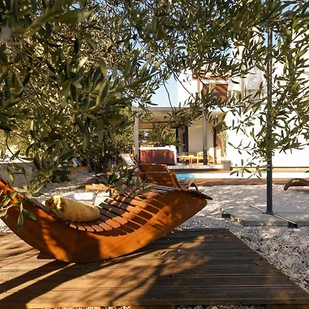 Suncica With Heated Pool, Jacuzzi And Bikes Near Zadar * Sukošan