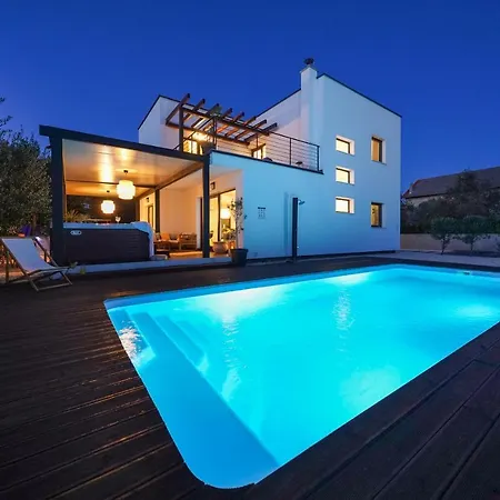 ヴィラ Suncica With Heated Pool, Jacuzzi And Bikes Near Zadar *