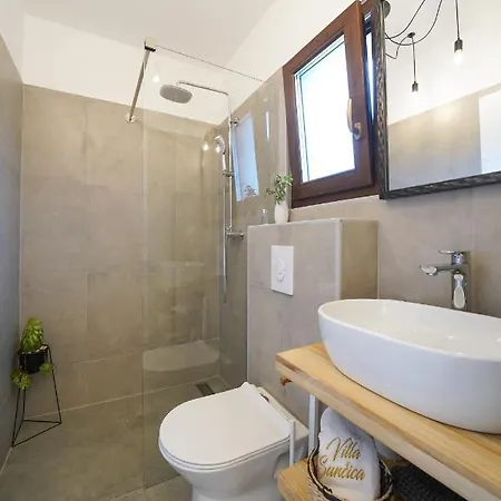 Suncica With Heated Pool, Jacuzzi And Bikes Near Zadar