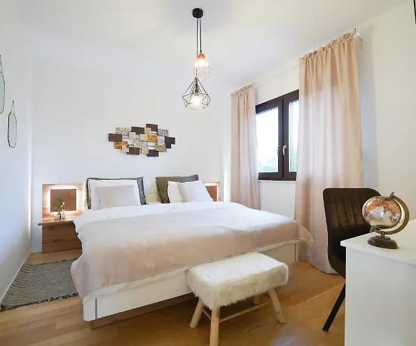 Suncica With Heated Pool, Jacuzzi And Bikes Near Zadar Sukošan