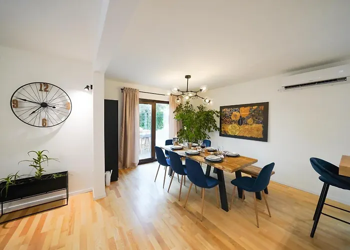 Suncica With Heated Pool, Jacuzzi And Bikes Near Zadar