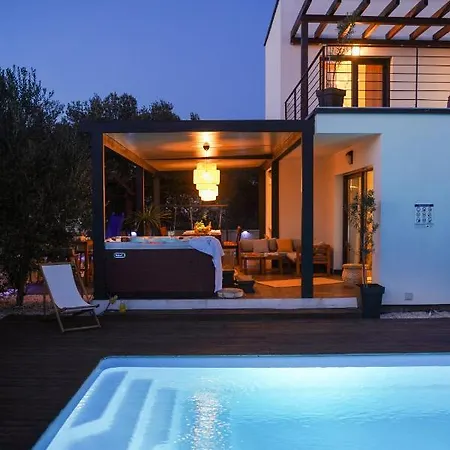 Suncica With Heated Pool, Jacuzzi And Bikes Near Zadar Villa *