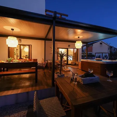 Suncica With Heated Pool, Jacuzzi And Bikes Near Zadar Villa *