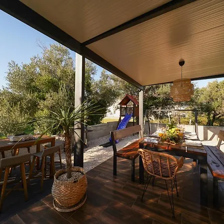 Suncica With Heated Pool, Jacuzzi And Bikes Near Zadar 别墅 *