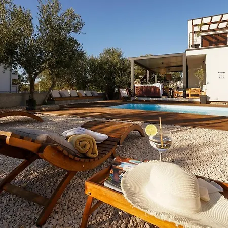 Suncica With Heated Pool, Jacuzzi And Bikes Near Zadar Villa *