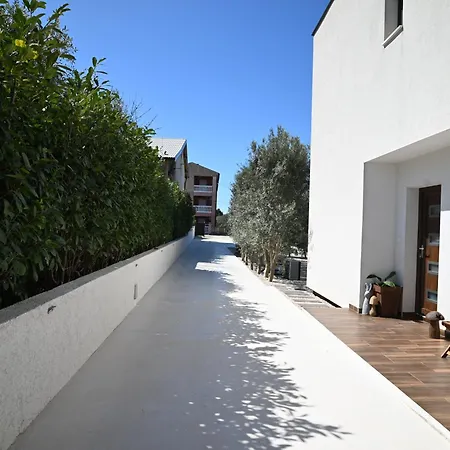 Villa Suncica With Heated Pool, Jacuzzi And Bikes Near Zadar *