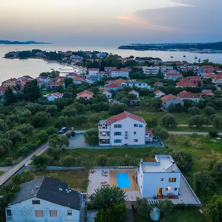 Suncica With Heated Pool, Jacuzzi And Bikes Near Zadar
