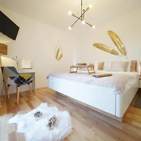 Suncica With Heated Pool, Jacuzzi And Bikes Near Zadar *