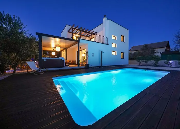 Vila Suncica With Heated Pool, Jacuzzi And Bikes Near Zadar *