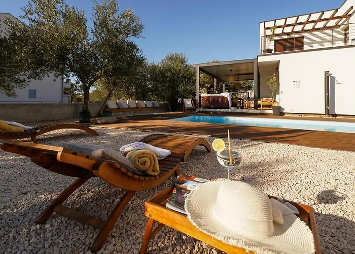 Suncica With Heated Pool, Jacuzzi And Bikes Near Zadar Vila *
